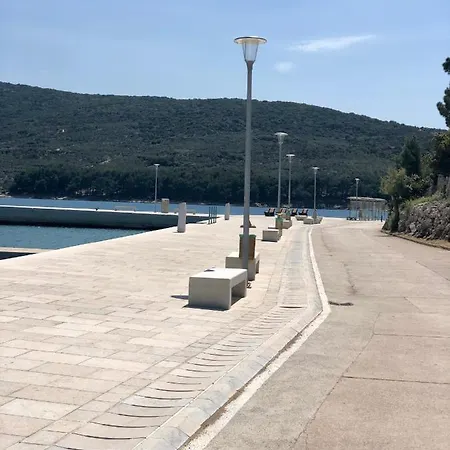 Seayou!***charming 1-bedroom Unit In The Old Center Of Cres